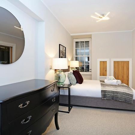 Joivy Refurbished Home On The Royal Mile 爱丁堡 外观 照片