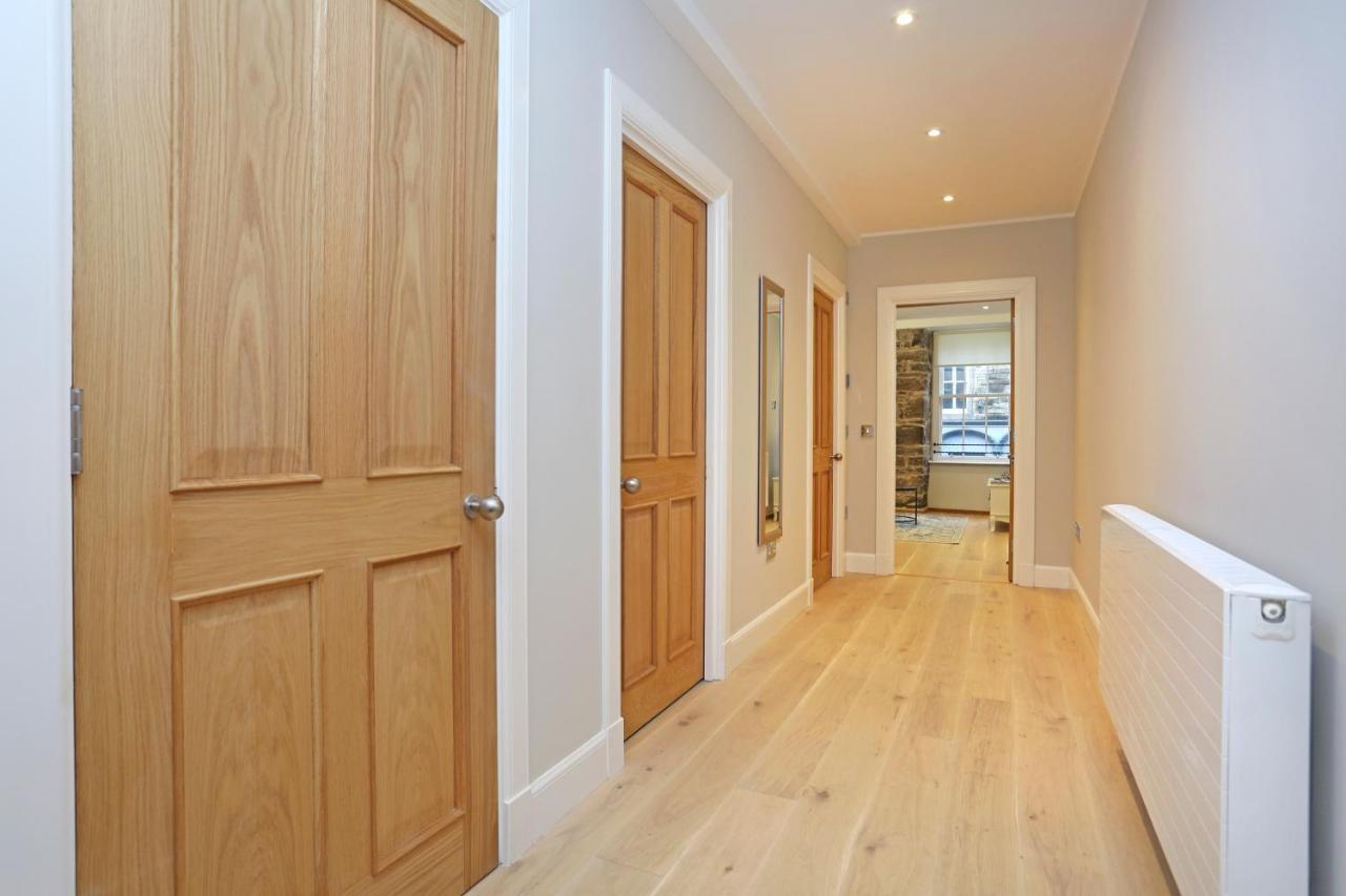 Joivy Refurbished Home On The Royal Mile 爱丁堡 外观 照片