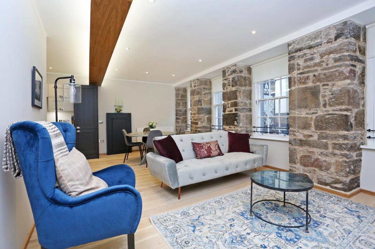 Joivy Refurbished Home On The Royal Mile 爱丁堡 外观 照片
