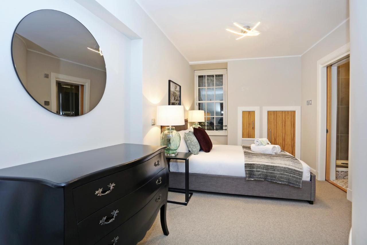Joivy Refurbished Home On The Royal Mile 爱丁堡 外观 照片