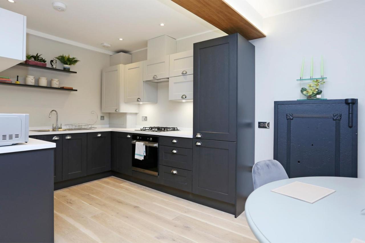 Joivy Refurbished Home On The Royal Mile 爱丁堡 外观 照片