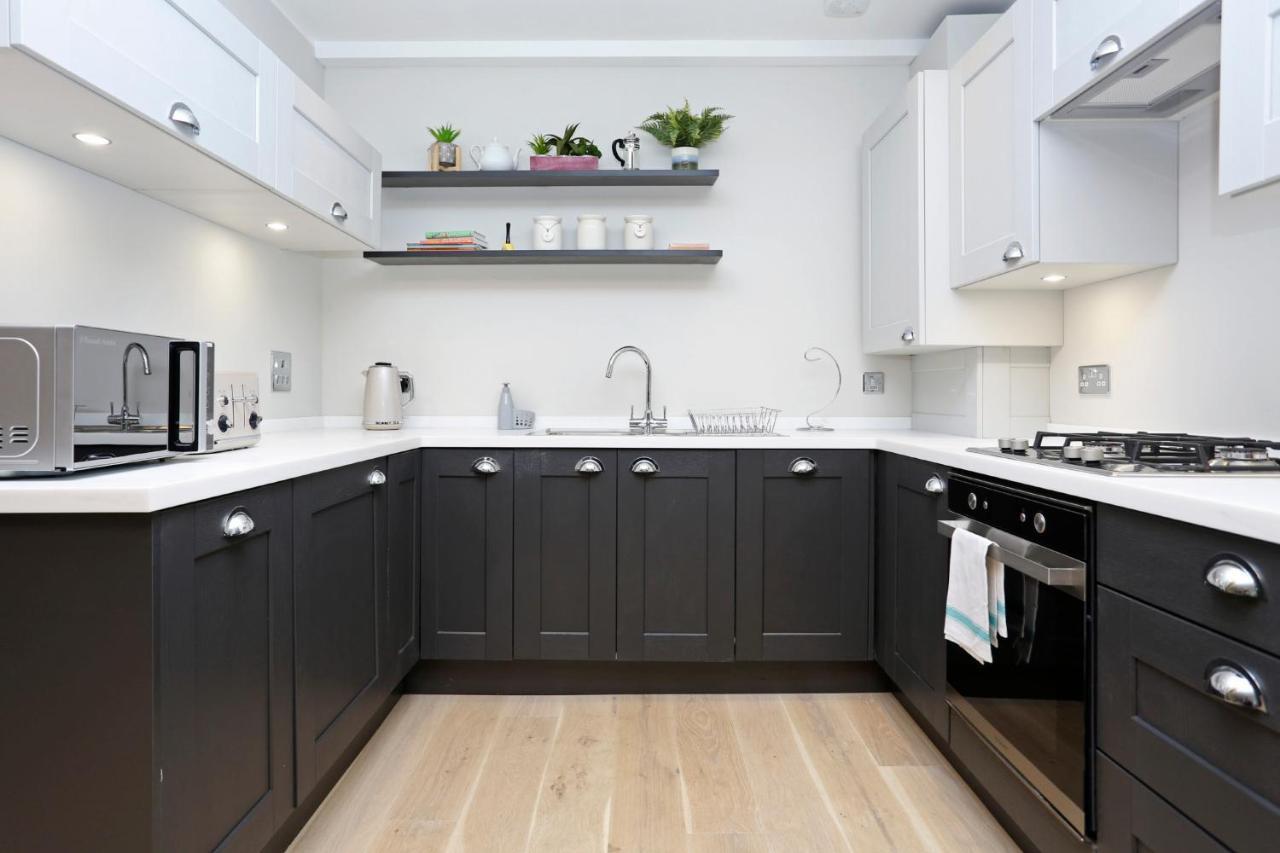 Joivy Refurbished Home On The Royal Mile 爱丁堡 外观 照片