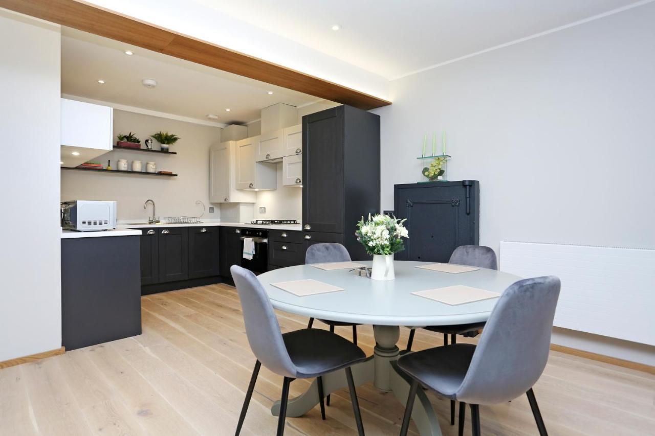 Joivy Refurbished Home On The Royal Mile 爱丁堡 外观 照片
