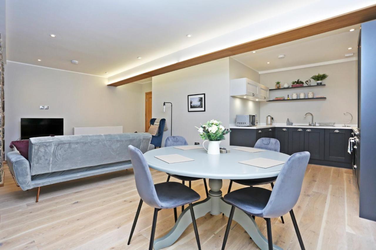 Joivy Refurbished Home On The Royal Mile 爱丁堡 外观 照片