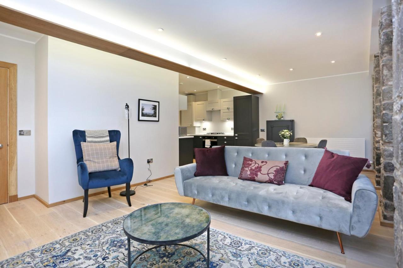 Joivy Refurbished Home On The Royal Mile 爱丁堡 外观 照片